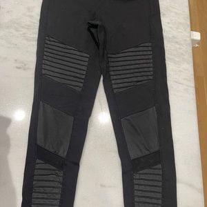 Alo Moto Leggings in Black